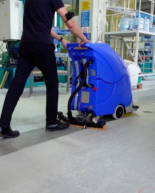 9100-elektrikli-yer-temizleme-otomati-fabrika-yer-yikama-makinasi